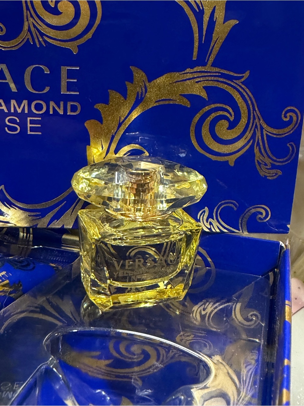 Versace Yellow Diamond Intense Gift Set - Picture 5 of 5